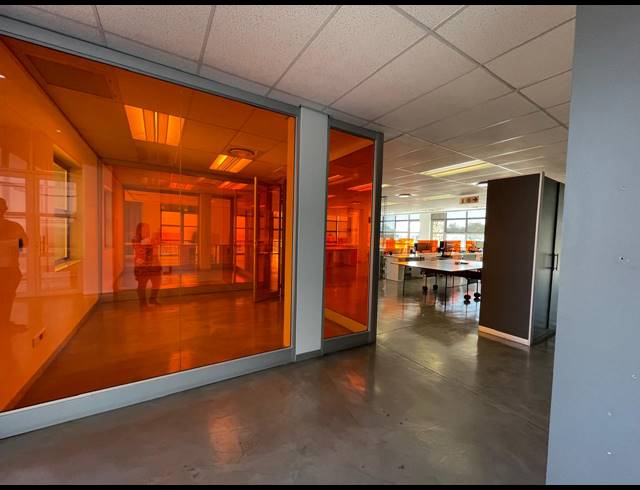 296M² OFFICE TO LET IN BRYANSTON